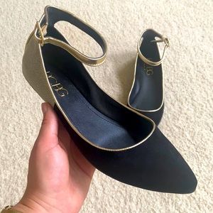 LIKE NEW! Black Ballet Flats